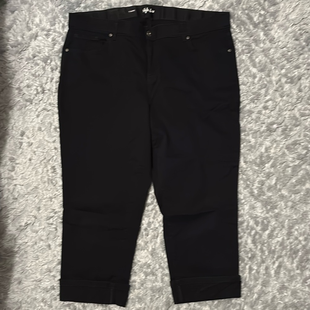 Black capri pants